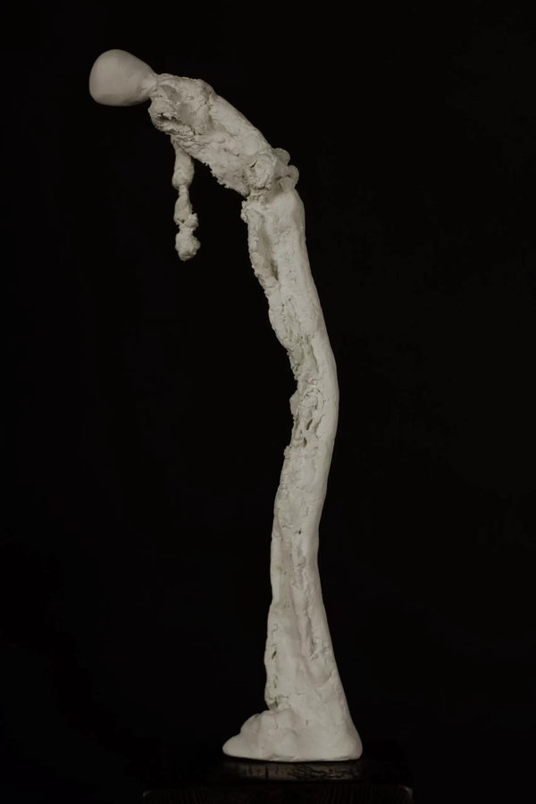 Figure of a humble Person by Valeriu Cazacevschi. Side view of the bowed head and curved, elongated body.
